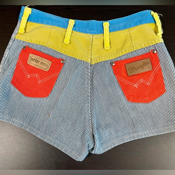 Peter Max x Wrangler Vintage Shorts - Picture 4 of 7